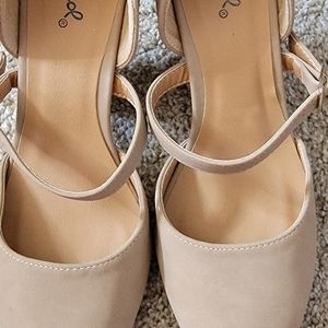 Gently worn Qupid shoes low heel size 7.5